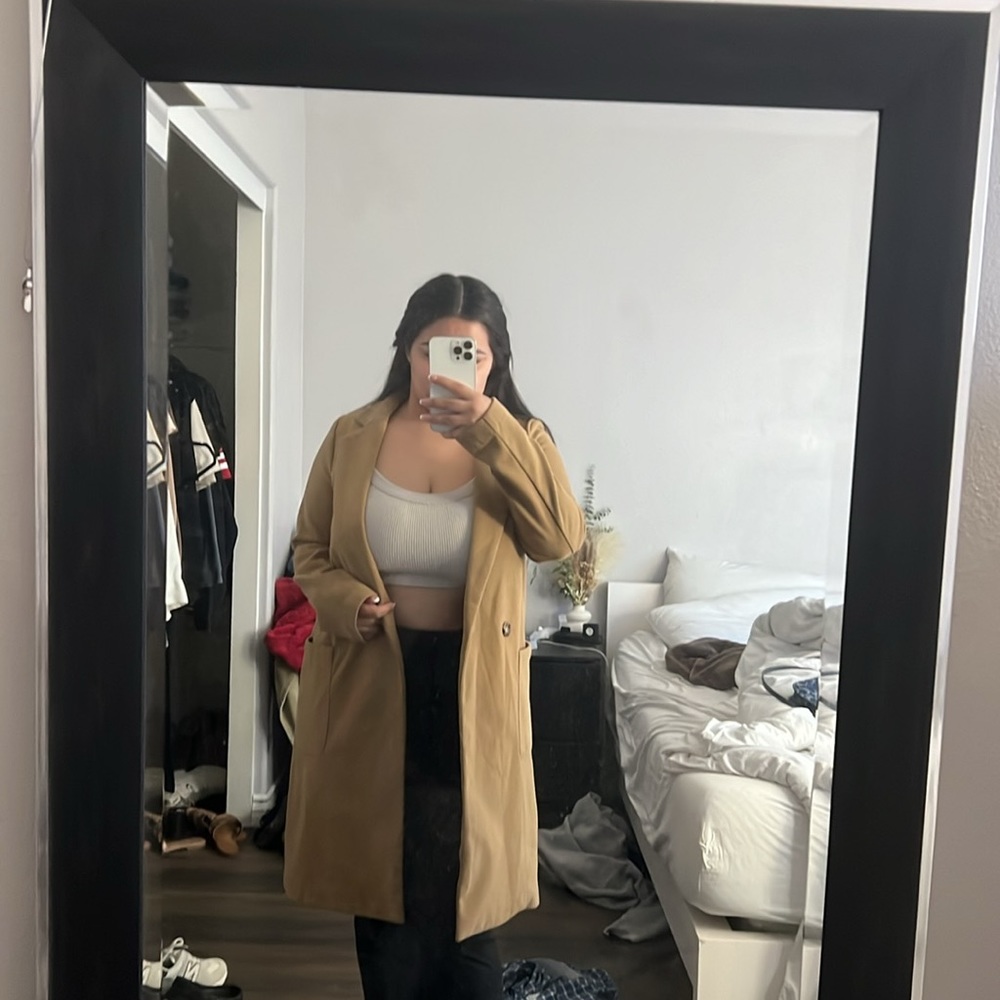 Tan coat - Picture 2 of 3